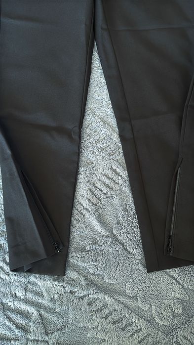 Vand Pantaloni eleganti Prada