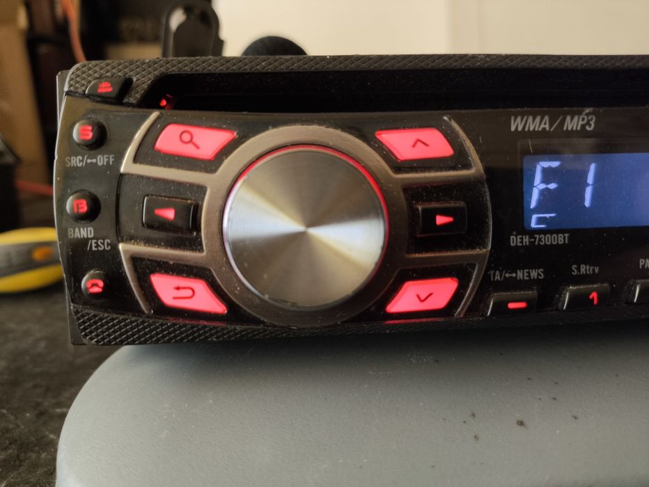 Висок клас авто cd Pioneer deh-7300bt