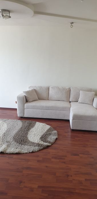 Dau in chirie apartament cu 3 camere