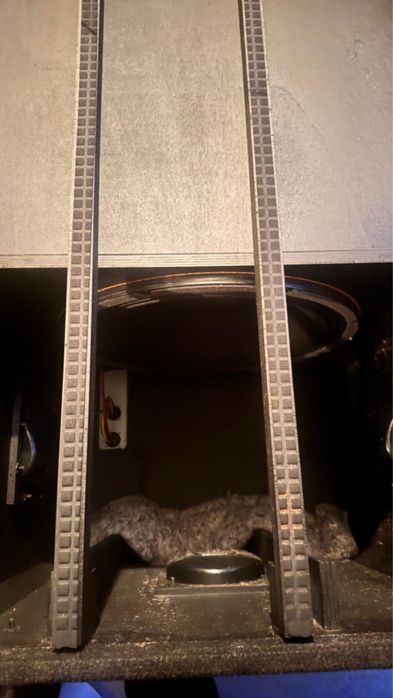 Vând 4 bași dynacord FX20