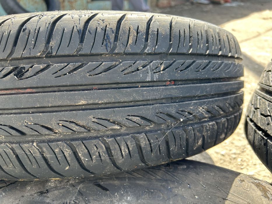 Продам косплект резины 185 65 r14