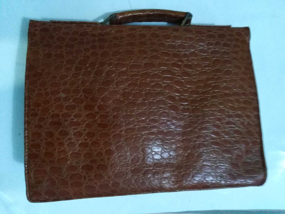Продам портфель под кожу крокодила
