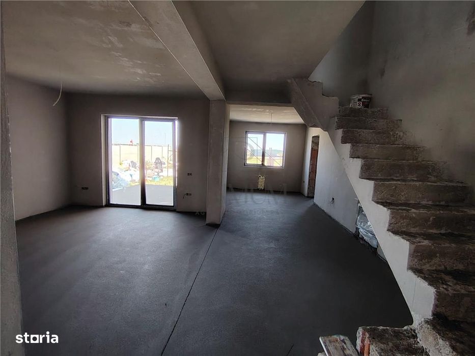 Duplex despartit prin C.T.- dormitor la parter - canalizare