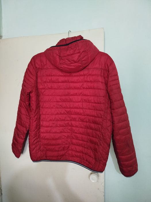 Продам куртку осень весна.