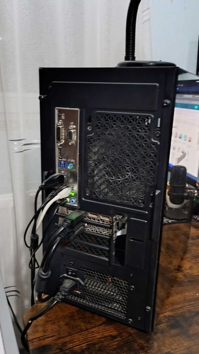 PC Gaming Ryzen 5 / RX580 / SSD 512GB - Negociabil