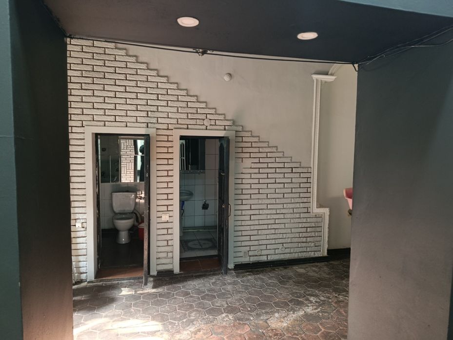 Ижарага берлади, бизнес учун, мебел ва жихозлар билан бино таер.