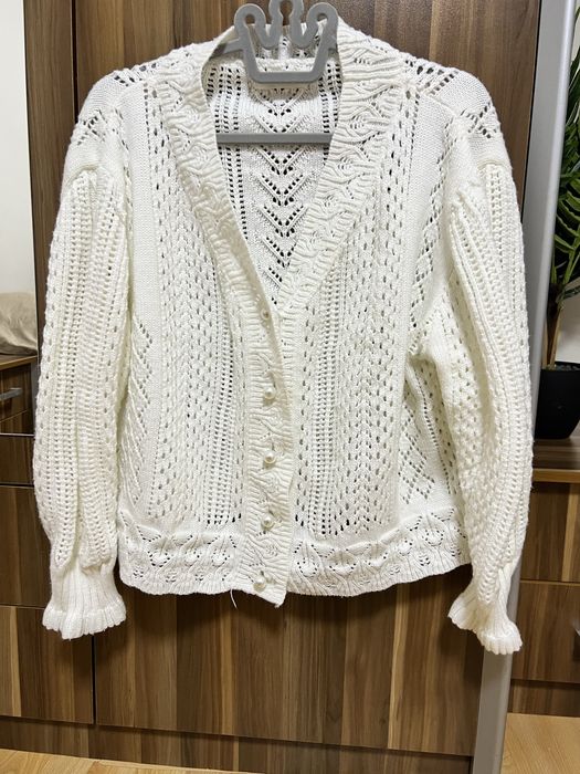 Бяла плетена зимна жилетка  fashionroom