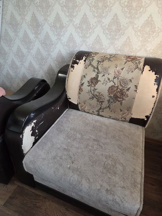 Отдам даром диван