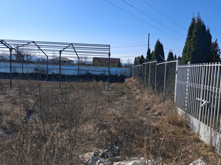 Vând teren industrial