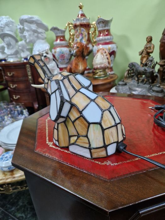 Страхотна антикварна настолна лампа Тифани