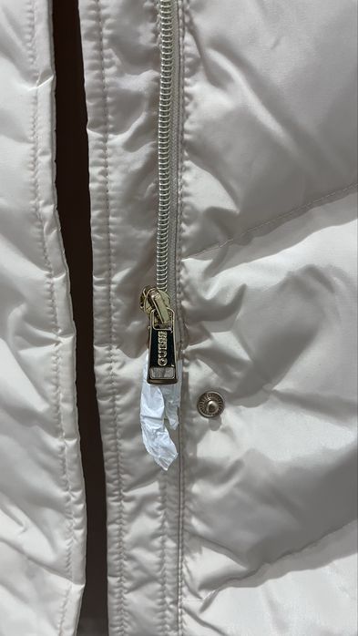 GUESS ново яке с етикет S размер