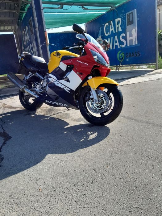 Продавам Хонда Ф4 600
