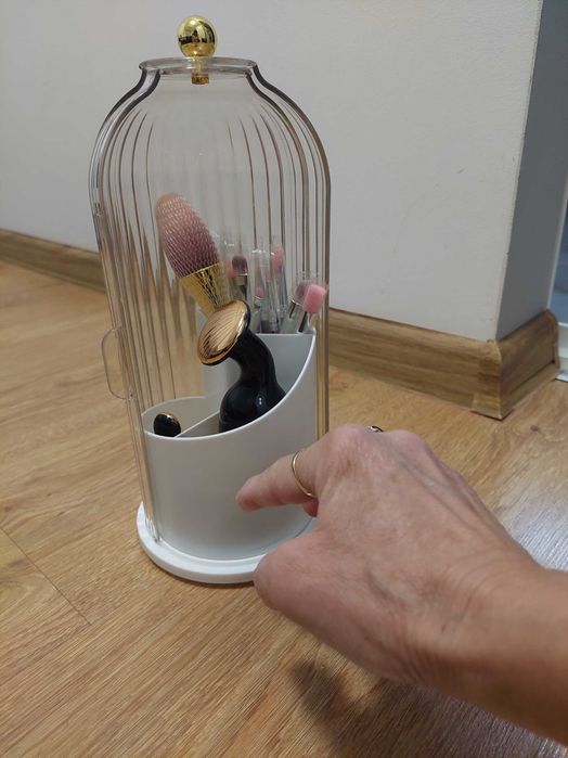 Уникална въртяща се кутия за козметика