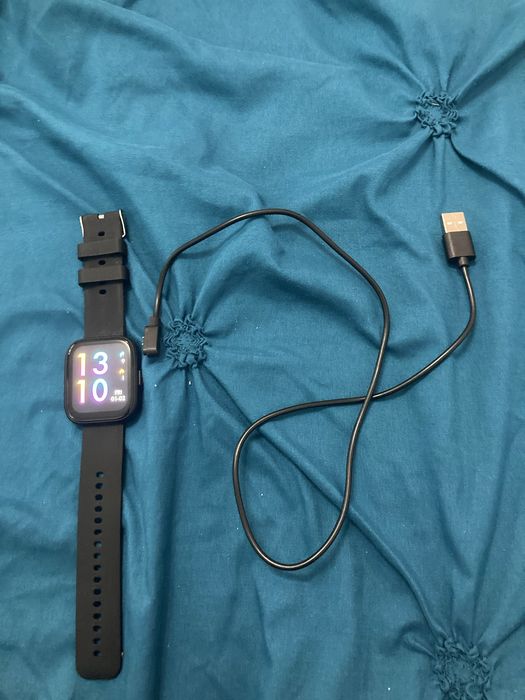 Smartwatch negru cu incarcator inclus cu 4 moduri de sanatate