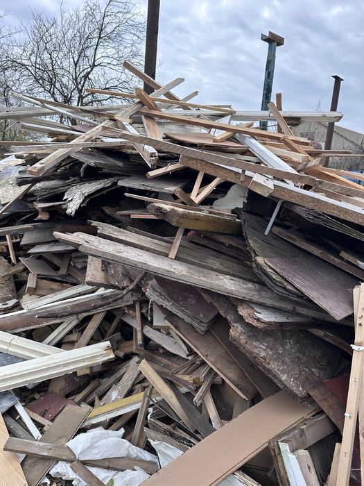 Lemne de foc din demolari