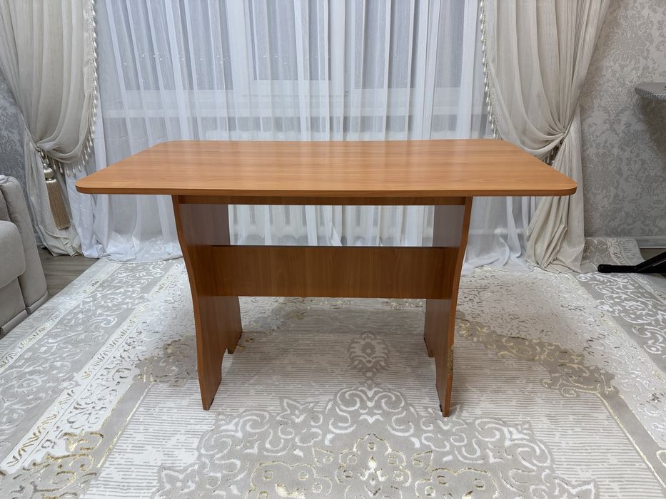 Продам стол б/у.