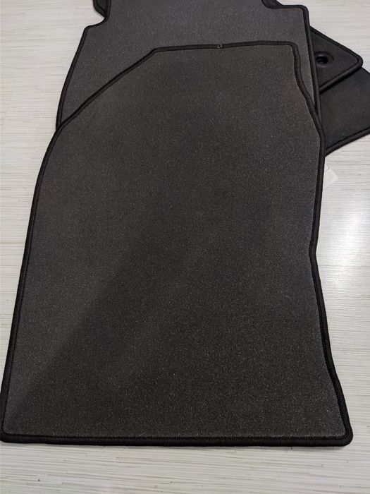 Комплект оригинални стелки за тойота приус(2016-2022) нови