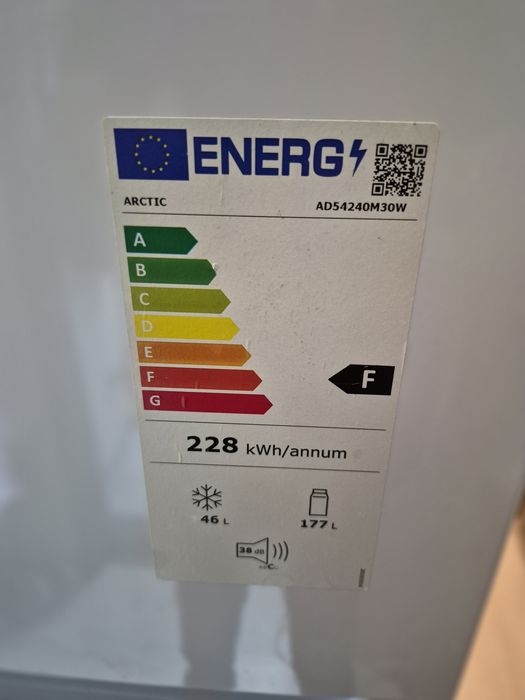 Vănd  frigidsr artic  ii aproape nou este fuctional