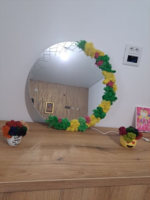 Oglinda cu led decorata cu licheni