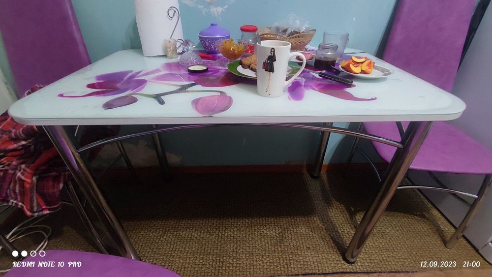 Продам кухонный стол