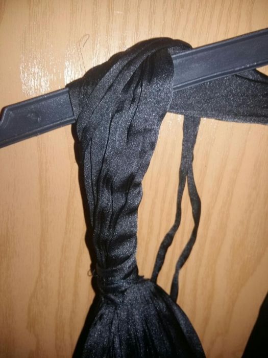 Черна стенен рокля