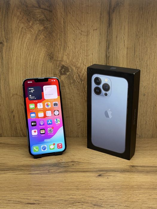 iPhone 13 Pro | Nomad Mobile