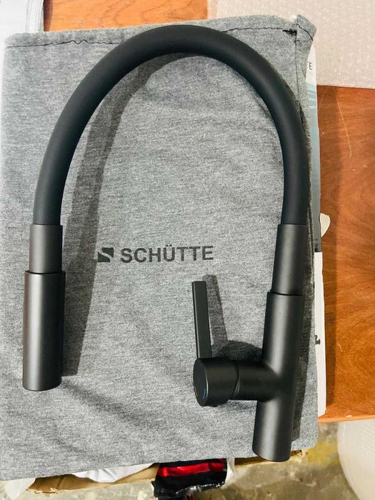 Robinet flexibil SCHÜTTE GLASGOW negru pentru chiuvetă