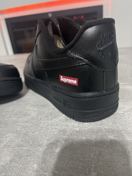 Nike Air Force x Supreme