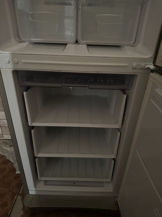 Продам Холодильник б/у - Холодильники Караганда на Olx
