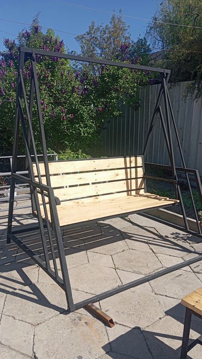 Качеля скамейка для отдыха