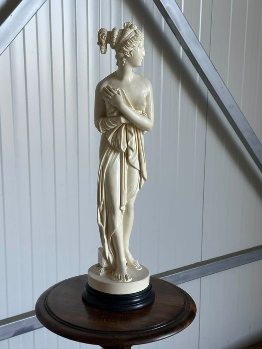 Statuetă „Venus Italica” (Antonio Canova) – Stil Neoclasic
