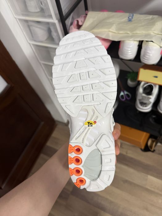 Adidasi Nike tn