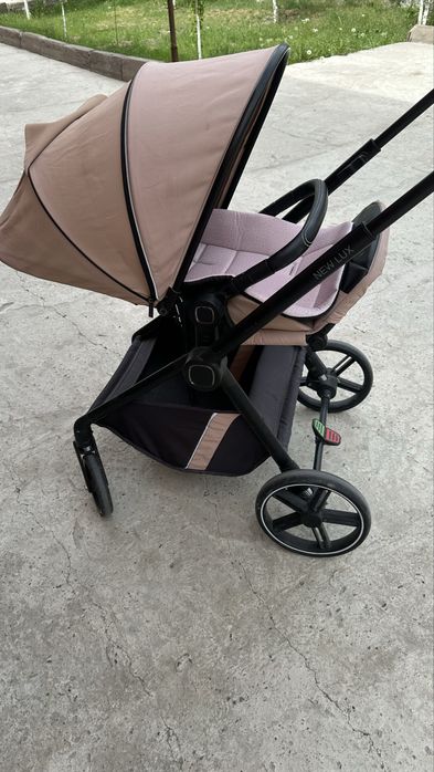 Продам отличную коляску new lux