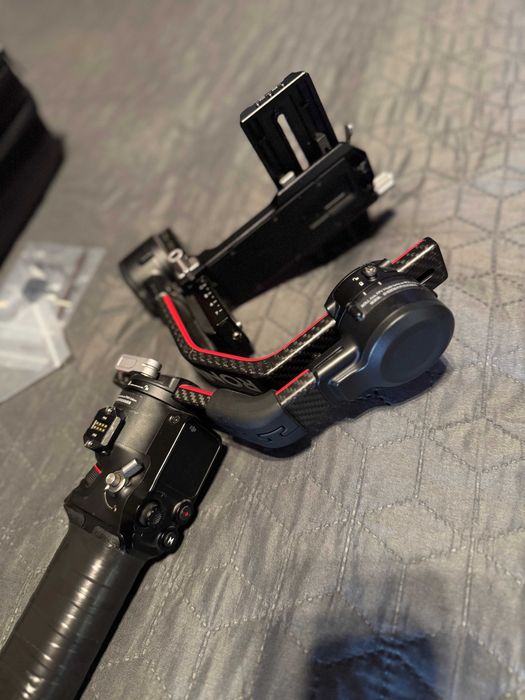 DJI RS 2 PRO Stabilizator Gimbal pe 3 Axe Combo