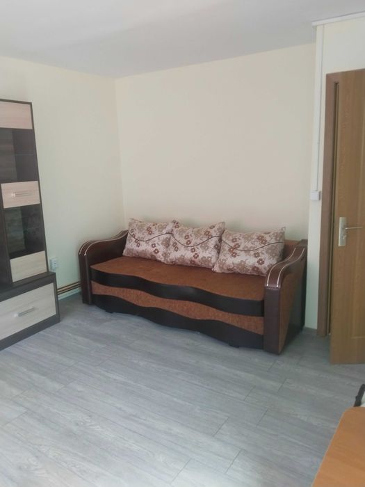 Garoniera decomandata, etaj 2