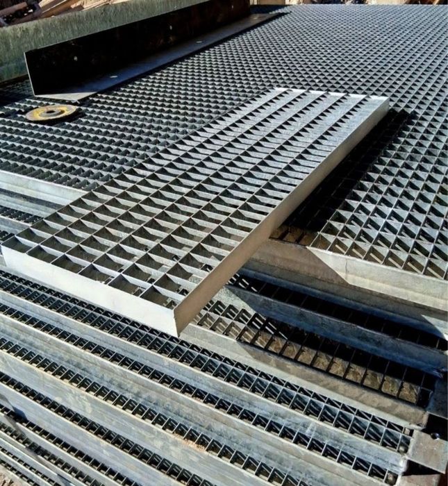 Trepte și grătare zincate super preț