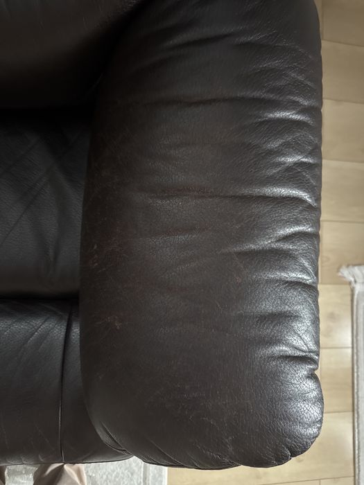 Canapea plus 2 fotolii uzate in stare buna