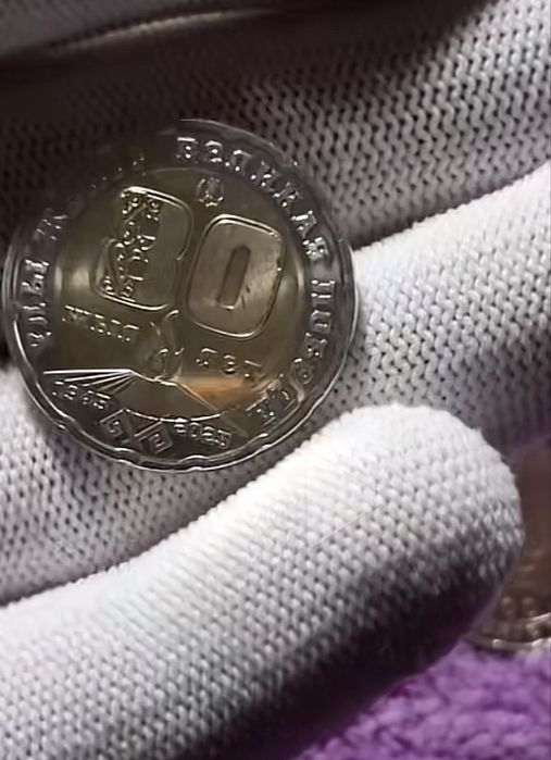 Продам монету 200 тг