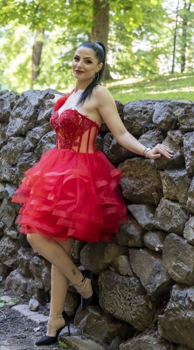 Къса бална рокля