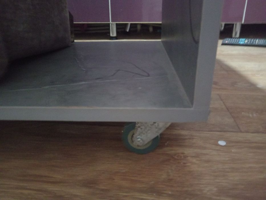 Стол  гилдиракли сотилади