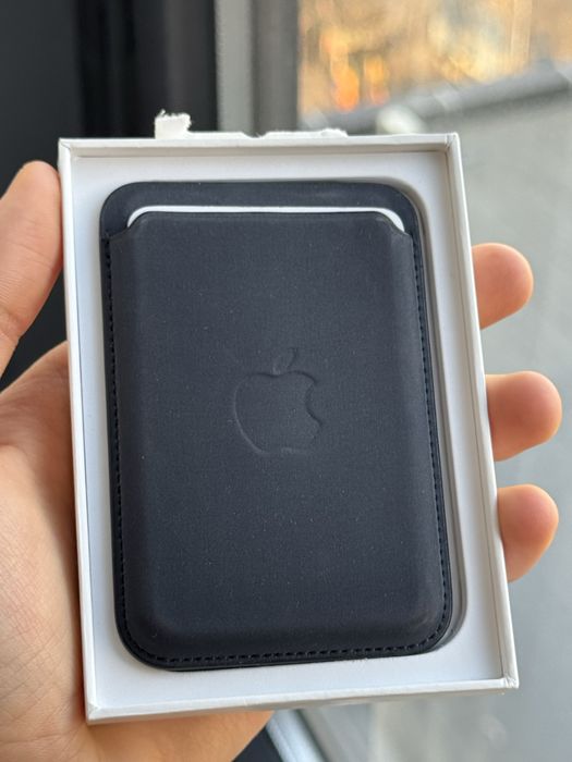 iPhone FineWoven Wallet MagSafe