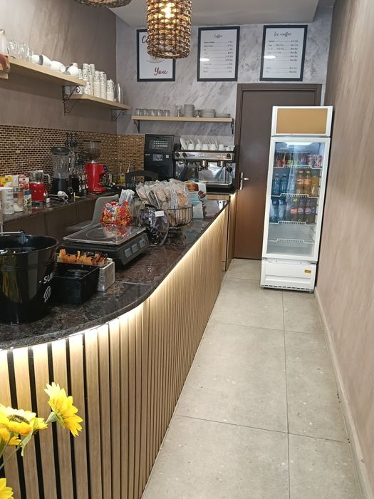 Vând mobilier pentru bar cu blaturi de granit , iluminat led,riflaj inclus în preț