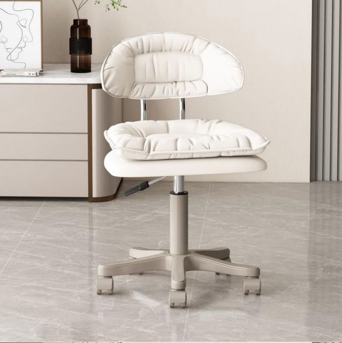 Стул для салона красоты или офиса