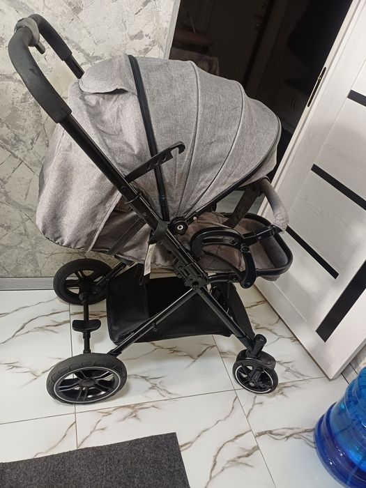 Продаётся фирменный коляска Belecoo