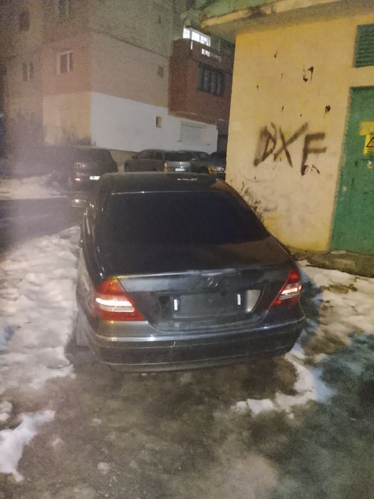 Vând Mercedes c180