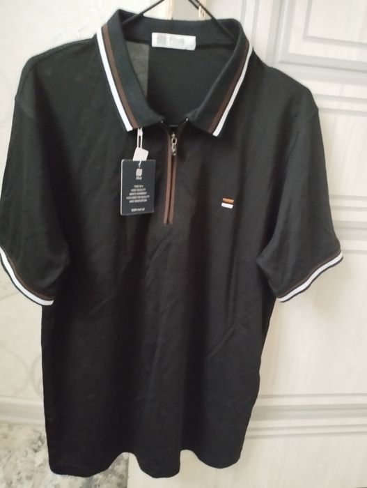 футболки 2 штуки.1 с воротником.2 без воротника.абсалютно новый.