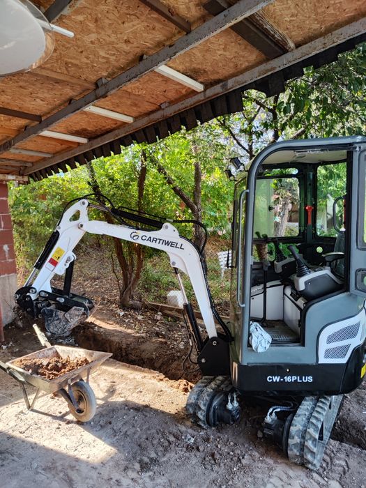 Услуги с мини багер (1.6t.) и самосвал (3.5т). с малък кран.