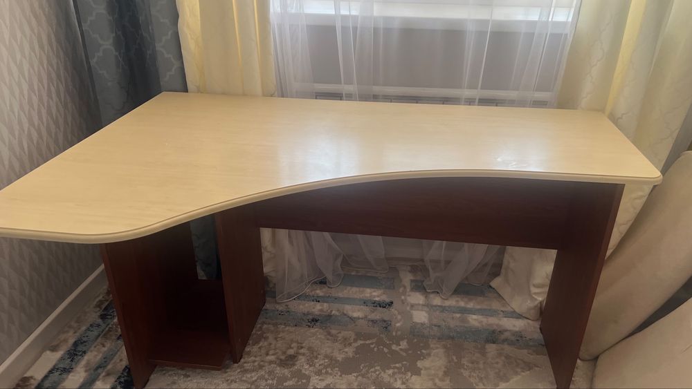 Продаётся просторный рабочий стол