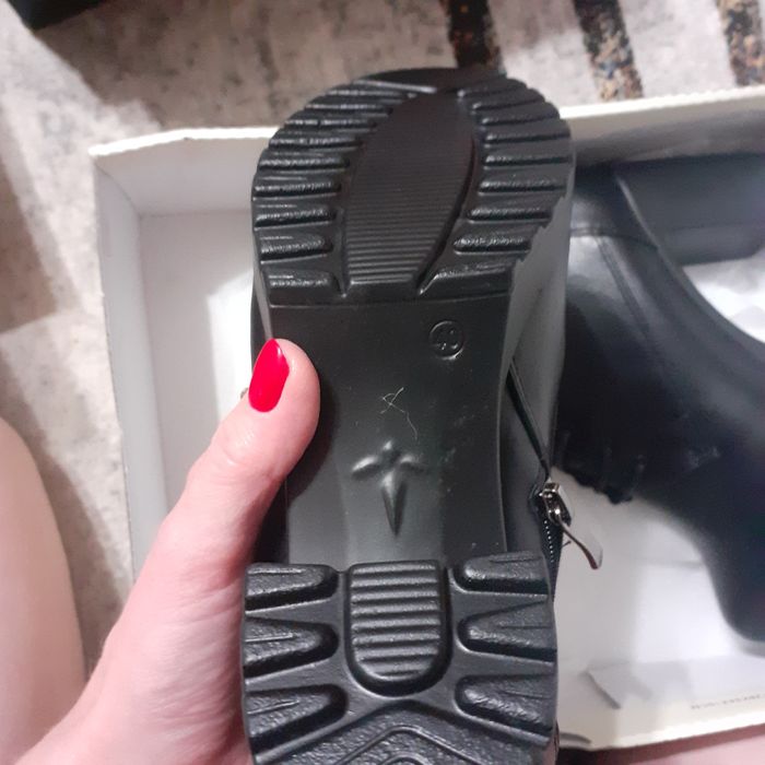 Продам ботинки осень