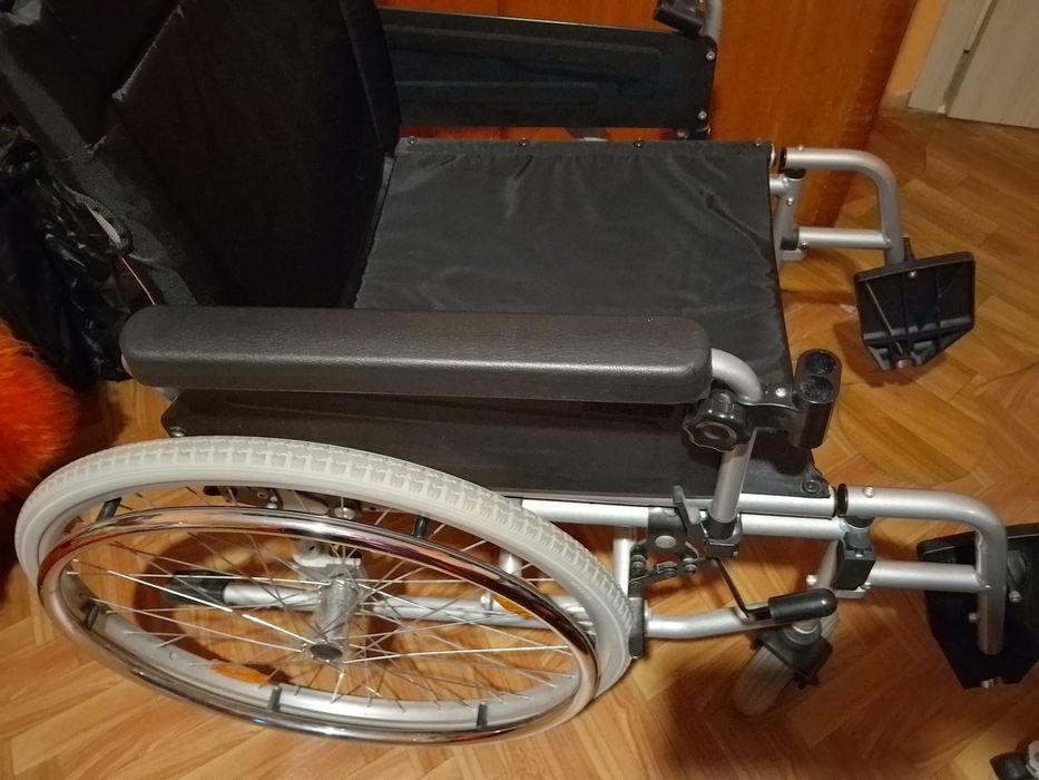 Инвалидна количка запазена